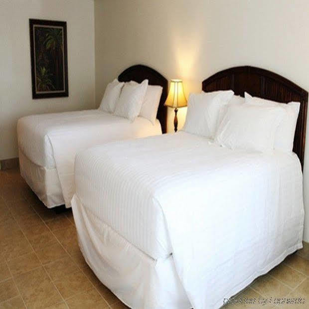 Hotel Oceans 2700 Virginia Beach